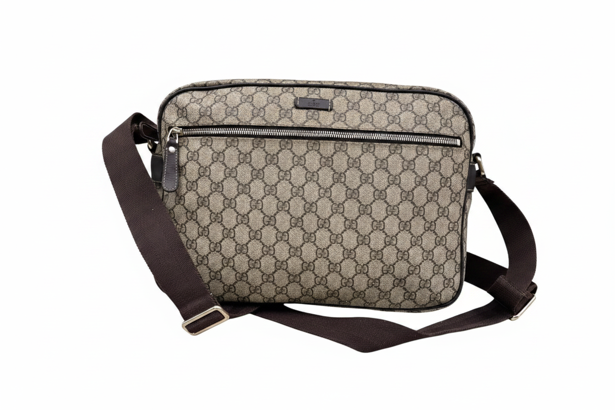 Gucci Supreme Medium Messenger Bag