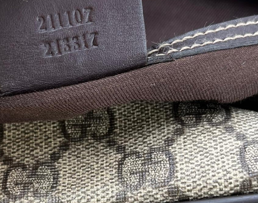 Gucci Supreme Medium Messenger Bag
